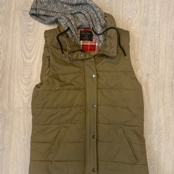 Khaki Green Vest with Hoodie - Picture 2 of 4